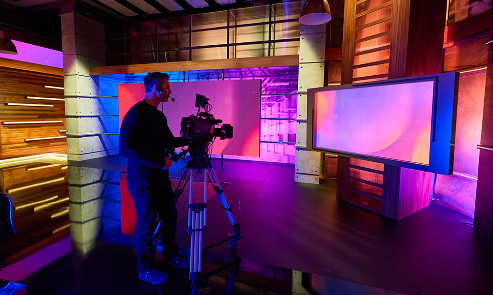 Studio View 6